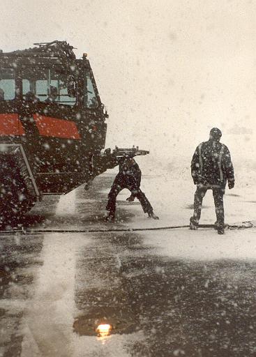 1987-02 barrier sneeuw.jpg